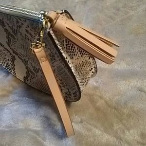 Old Navy Bags - π Old Navy Wristlet Old Navy Bags - π Old Navy Wristlet